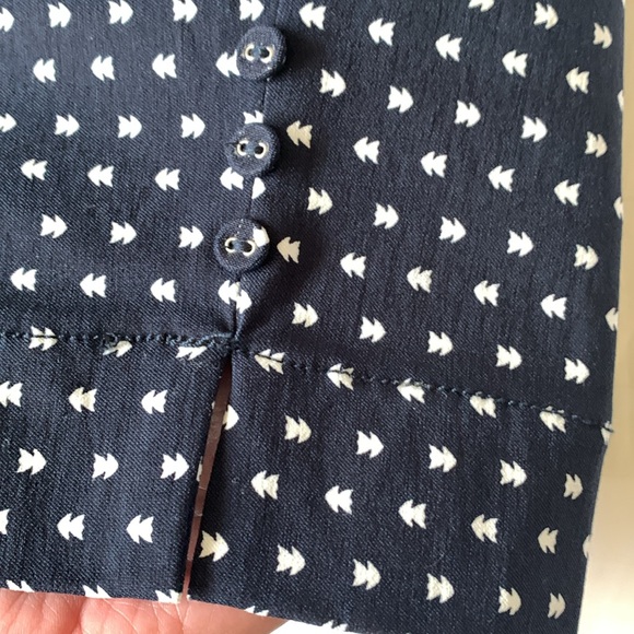 Navy/white pull on stretch cropped pants EUC - Picture 4 of 5